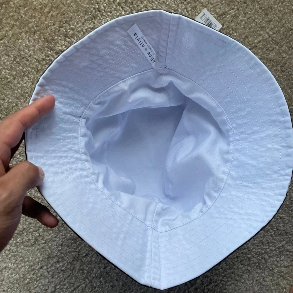 Alice‎ & Olivia X Fabfitfun Reversible Bucket Hat